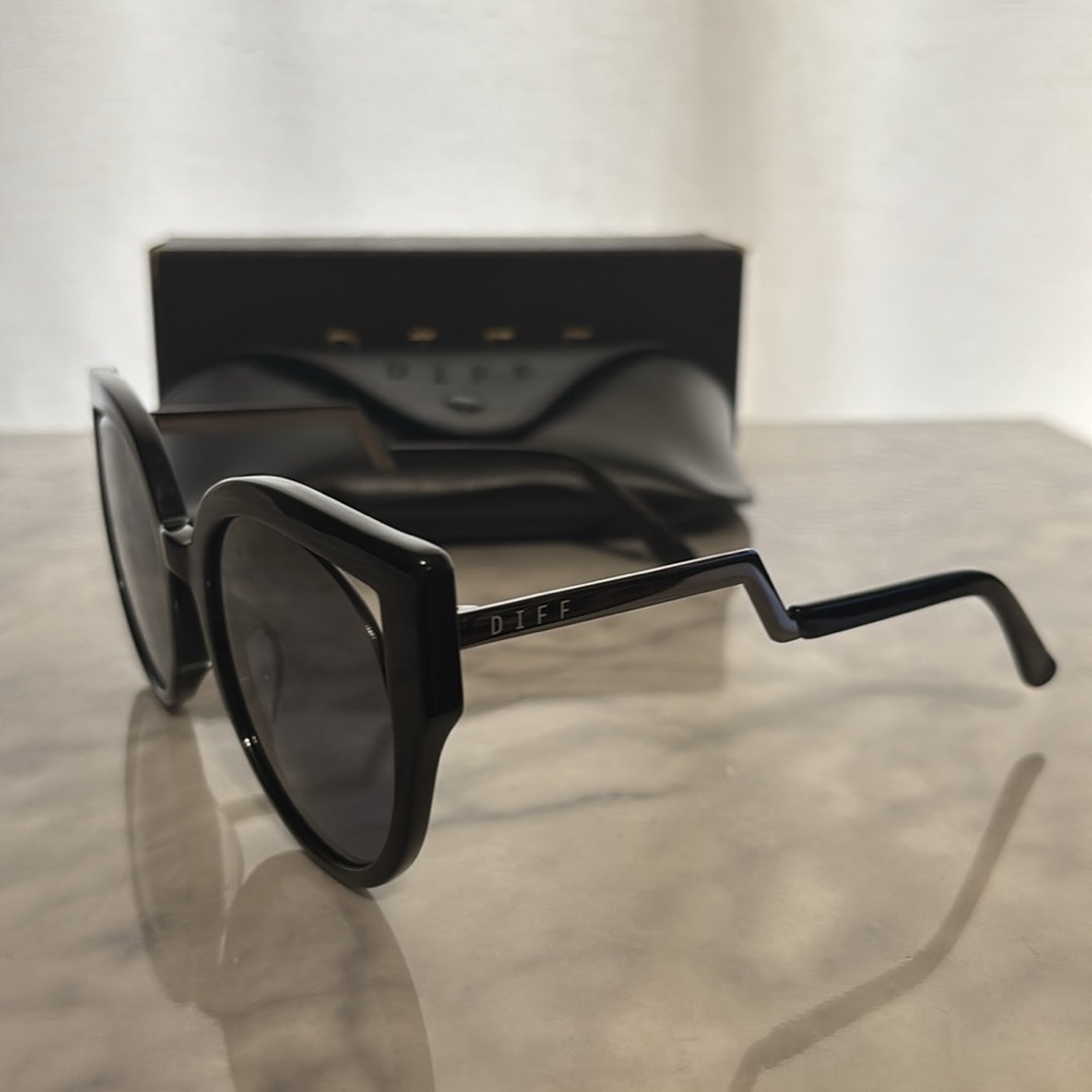 DIFF Black Cat Eye Sunglasses - Picture 2 of 7